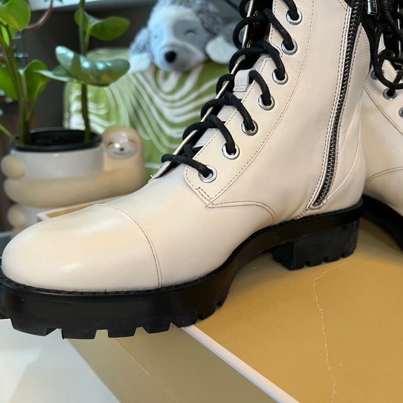 Michael Kors Leather Bastian Ankle Boot Lt Cream Sz 7 New with box - Picture 6 of 12